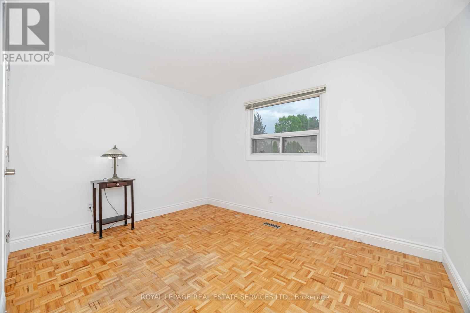 












518 VANGUARD CRESCENT

,
Oakville,




Ontario
L6L5G7

