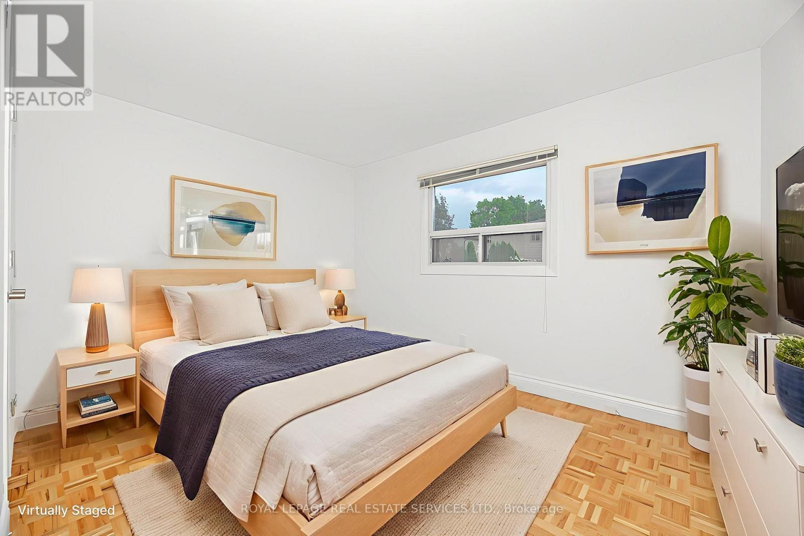 












518 VANGUARD CRESCENT

,
Oakville,




Ontario
L6L5G7

