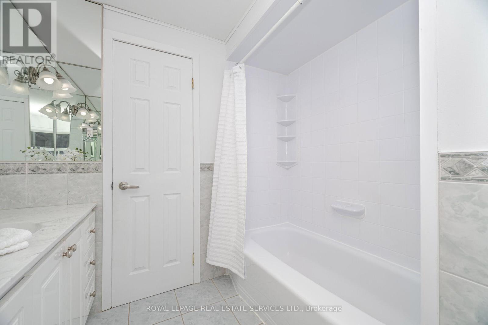 












518 VANGUARD CRESCENT

,
Oakville,




Ontario
L6L5G7

