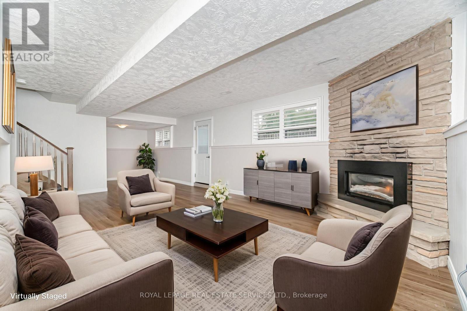












518 VANGUARD CRESCENT

,
Oakville,




Ontario
L6L5G7

