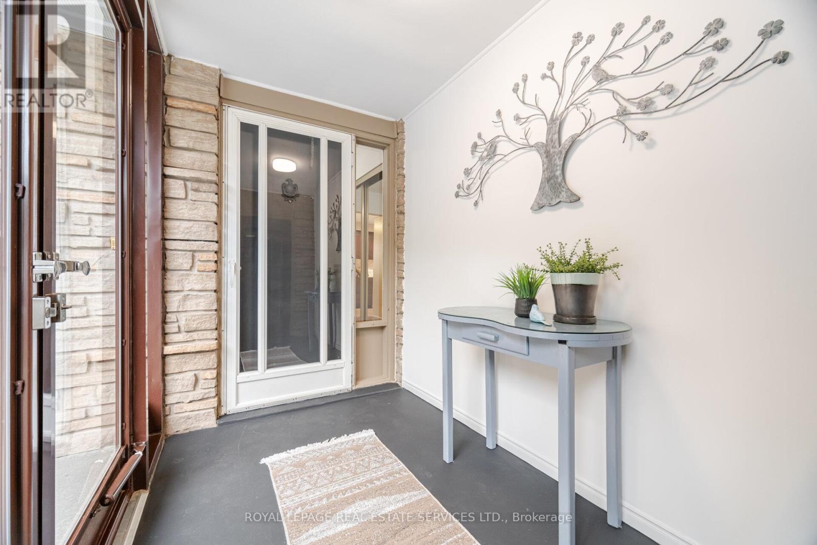 












518 VANGUARD CRESCENT

,
Oakville,




Ontario
L6L5G7

