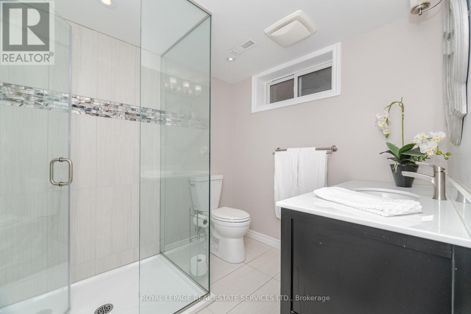 












518 VANGUARD CRESCENT

,
Oakville,




Ontario
L6L5G7

