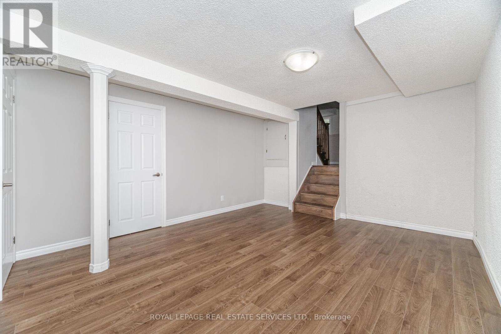 












518 VANGUARD CRESCENT

,
Oakville,




Ontario
L6L5G7

