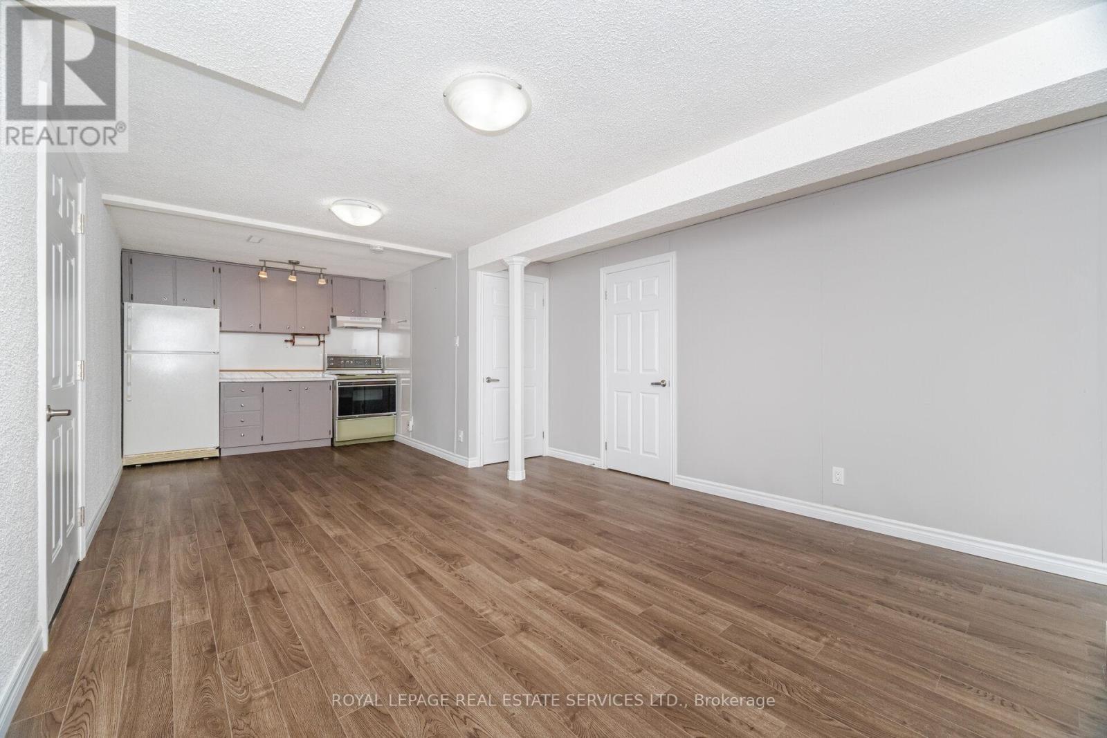 












518 VANGUARD CRESCENT

,
Oakville,




Ontario
L6L5G7

