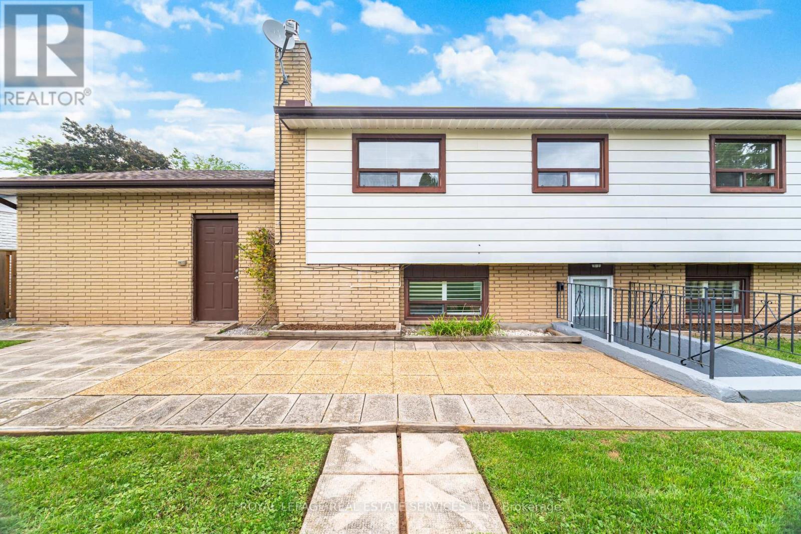 












518 VANGUARD CRESCENT

,
Oakville,




Ontario
L6L5G7

