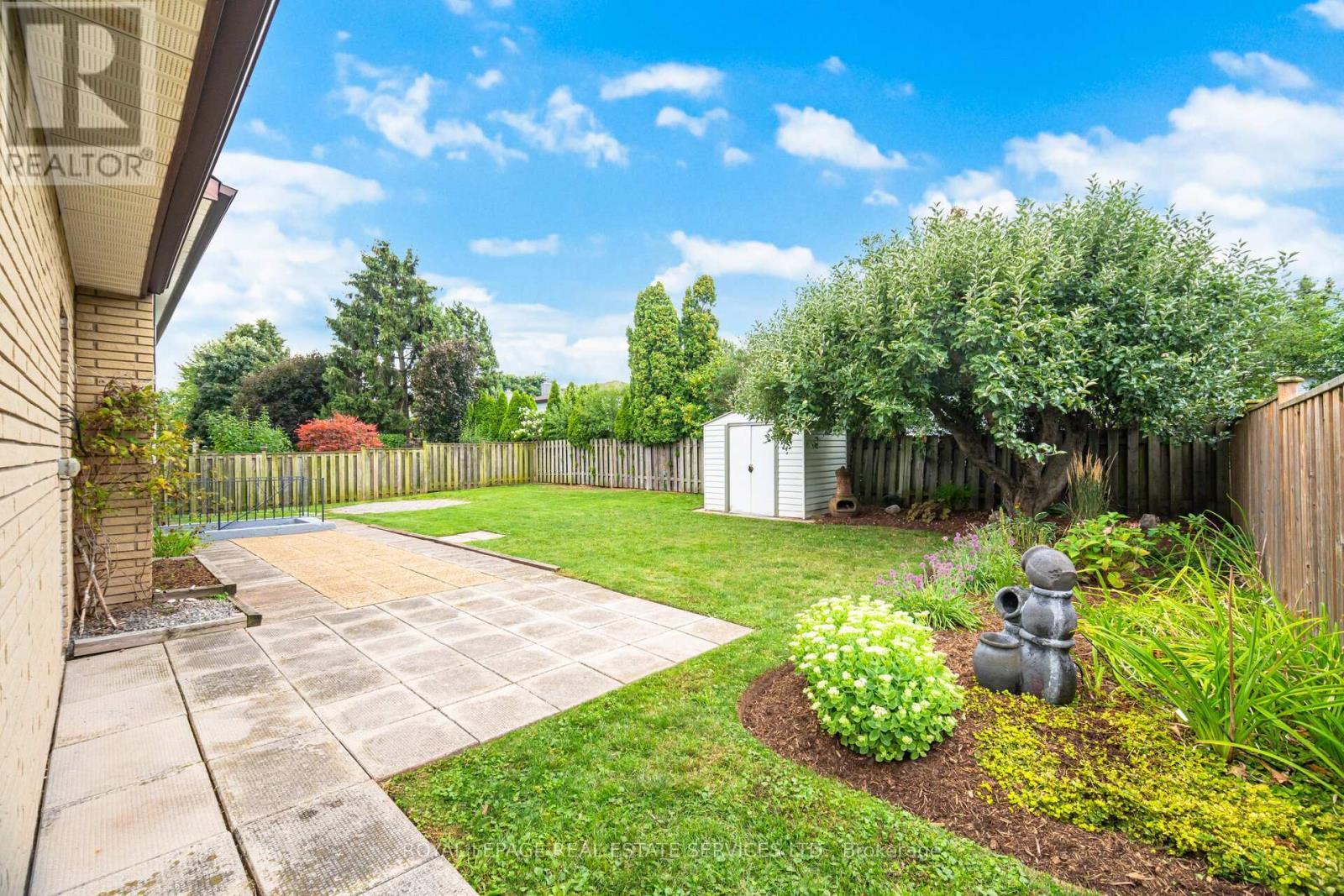 












518 VANGUARD CRESCENT

,
Oakville,




Ontario
L6L5G7

