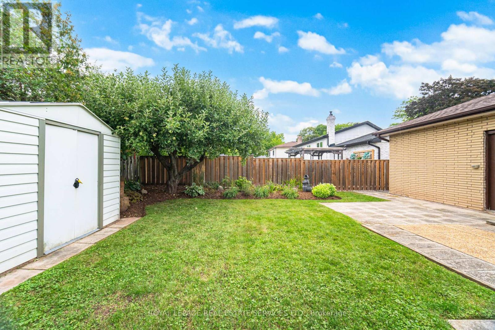 












518 VANGUARD CRESCENT

,
Oakville,




Ontario
L6L5G7

