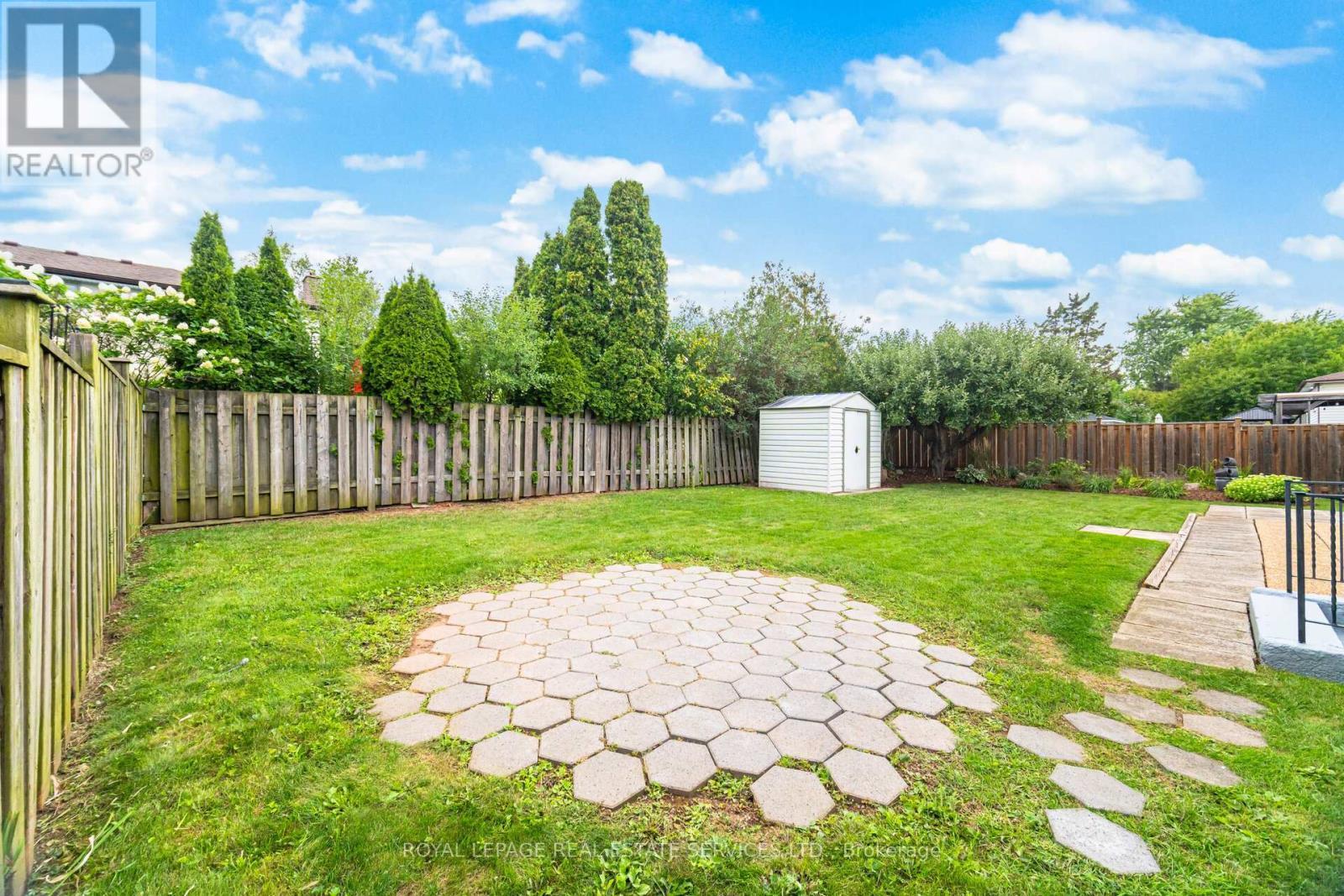 












518 VANGUARD CRESCENT

,
Oakville,




Ontario
L6L5G7


