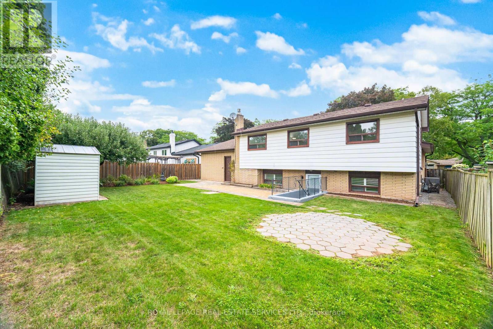 












518 VANGUARD CRESCENT

,
Oakville,




Ontario
L6L5G7

