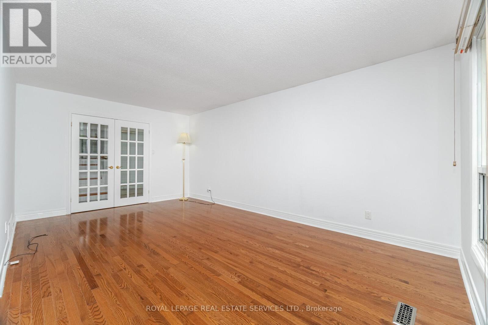 












518 VANGUARD CRESCENT

,
Oakville,




Ontario
L6L5G7

