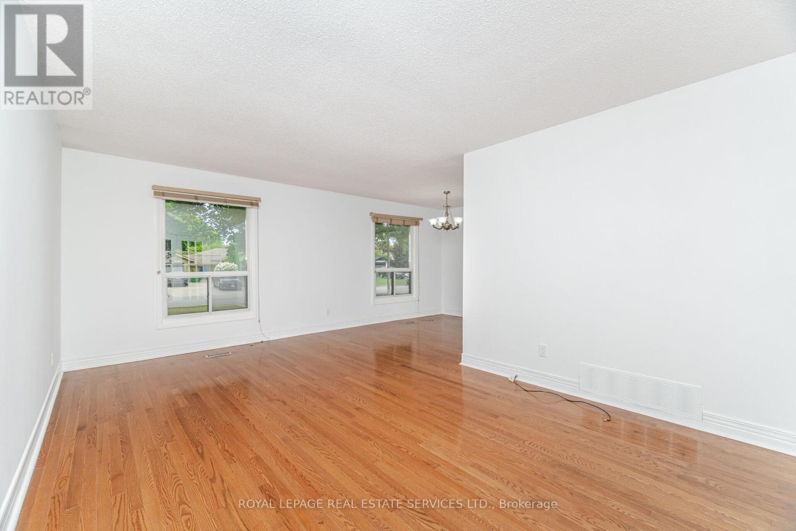 












518 VANGUARD CRESCENT

,
Oakville,




Ontario
L6L5G7


