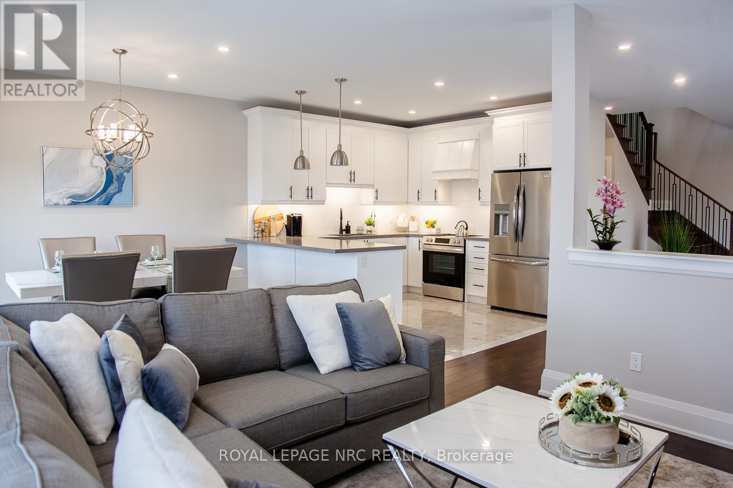 












266 PALACE STREET

,
Thorold (Thorold Downtown),




Ontario
L2V0N3

