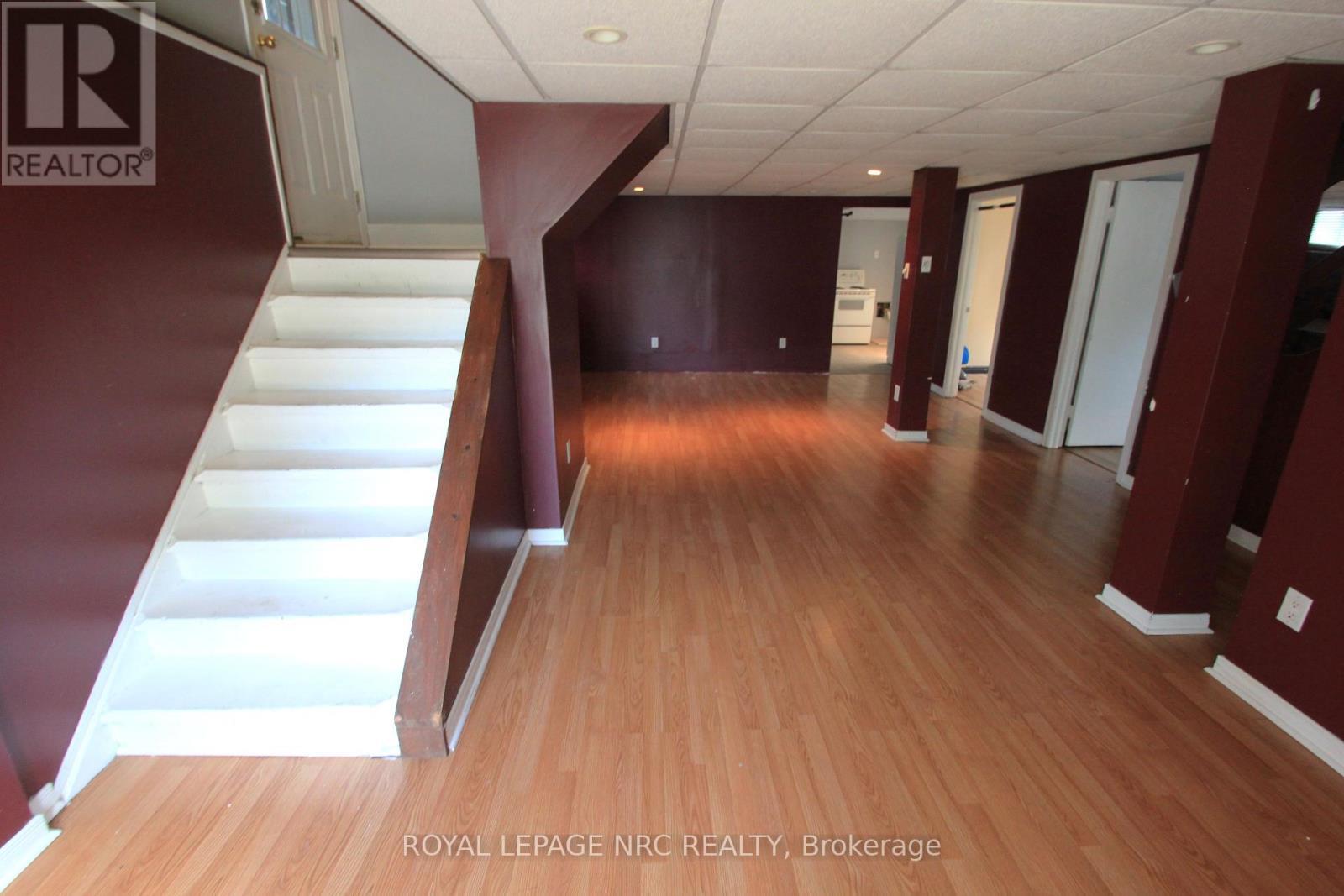 












60 MICHAEL AVENUE

,
St. Catharines (Burleigh Hill),




Ontario
L2T1S3

