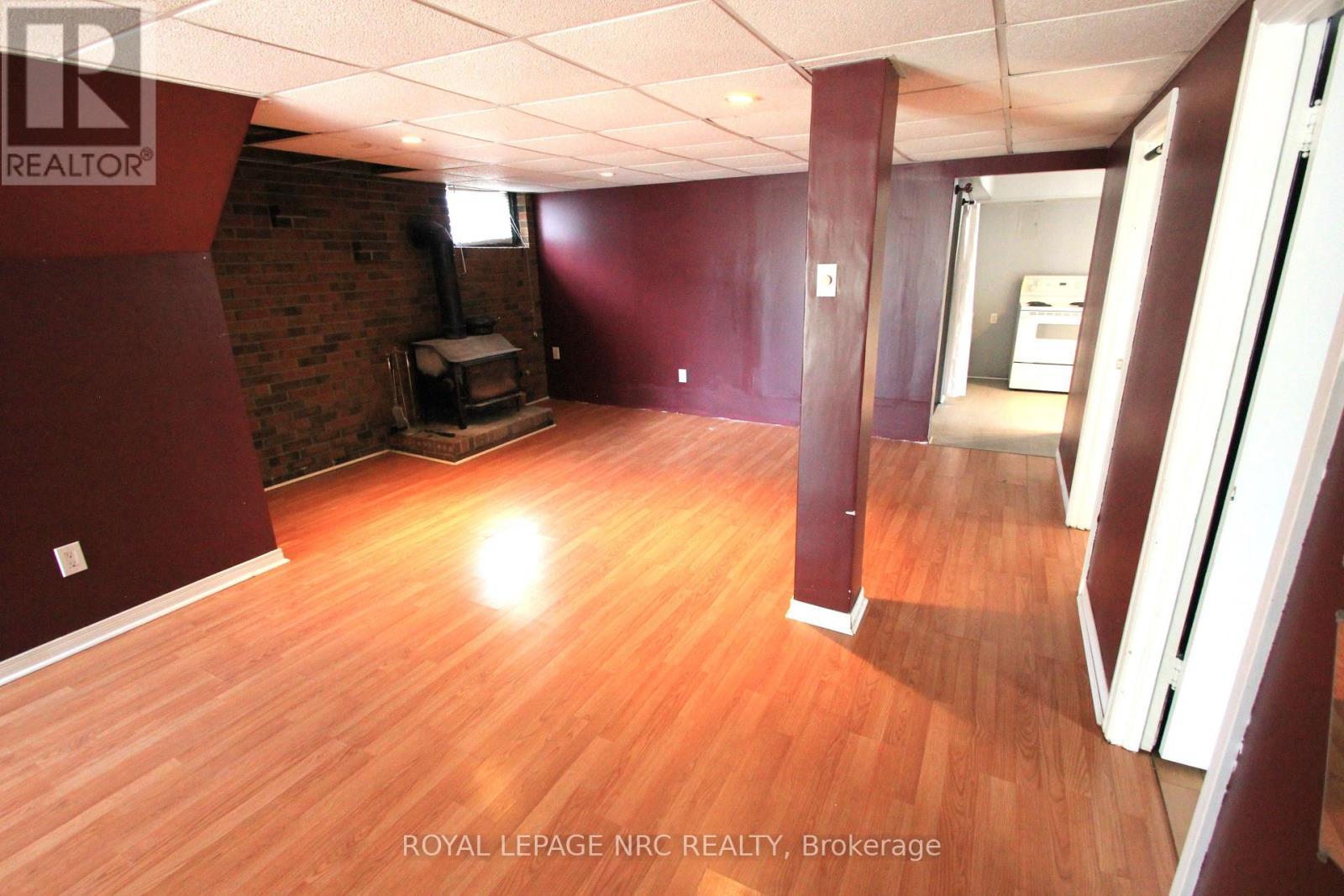 












60 MICHAEL AVENUE

,
St. Catharines (Burleigh Hill),




Ontario
L2T1S3

