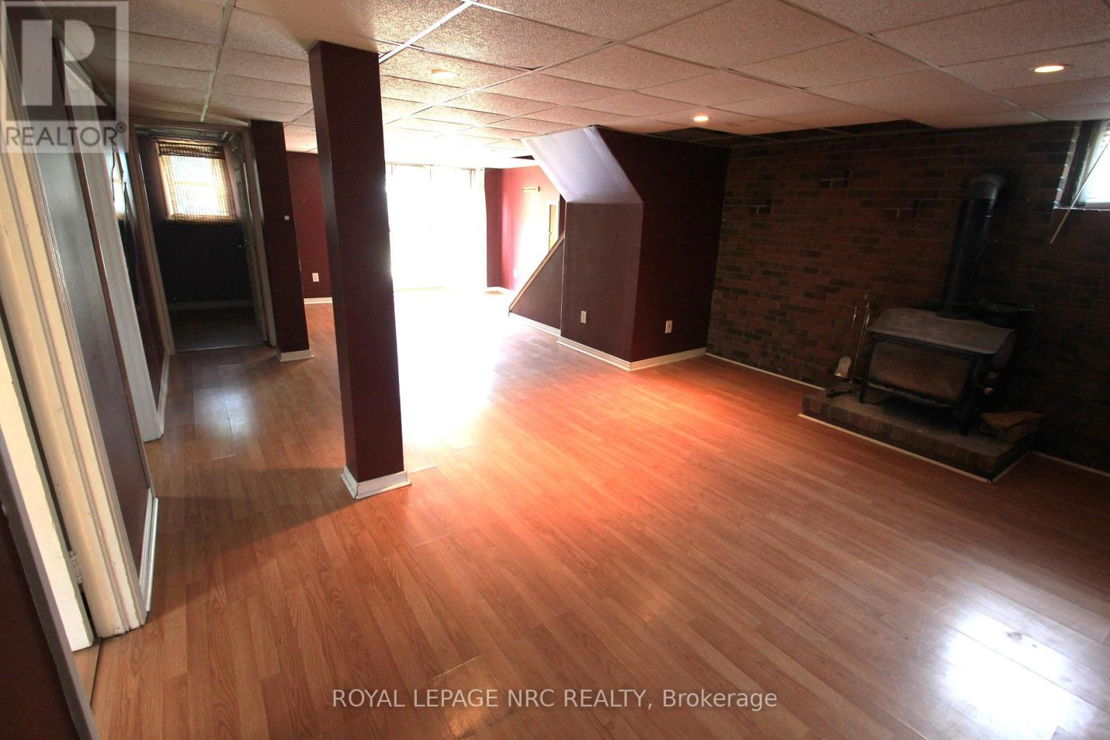 












60 MICHAEL AVENUE

,
St. Catharines (Burleigh Hill),




Ontario
L2T1S3

