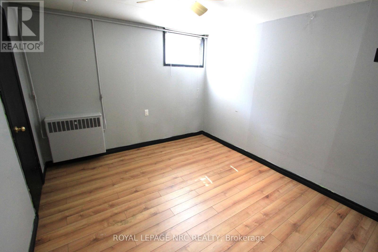 












60 MICHAEL AVENUE

,
St. Catharines (Burleigh Hill),




Ontario
L2T1S3

