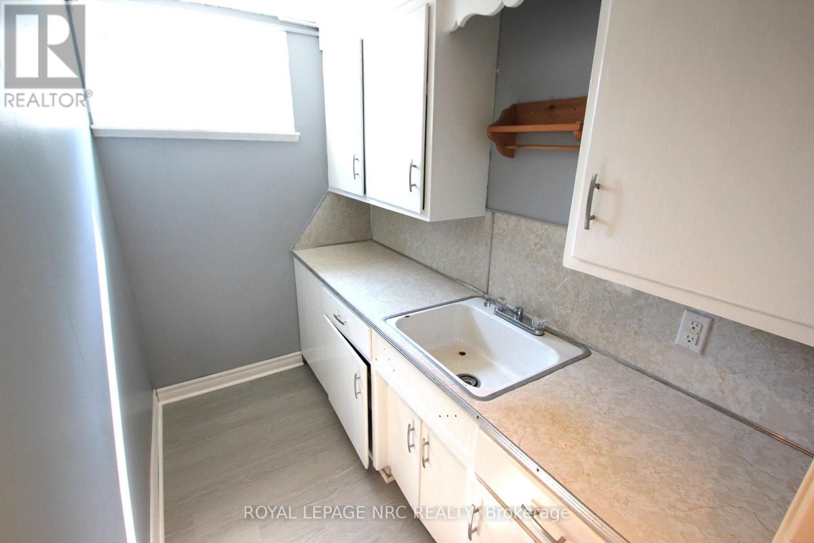 












60 MICHAEL AVENUE

,
St. Catharines (Burleigh Hill),




Ontario
L2T1S3

