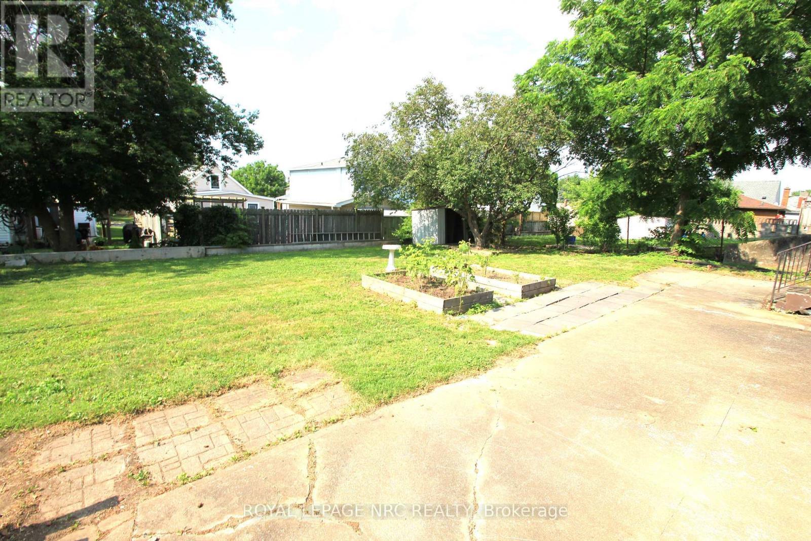 












60 MICHAEL AVENUE

,
St. Catharines (Burleigh Hill),




Ontario
L2T1S3

