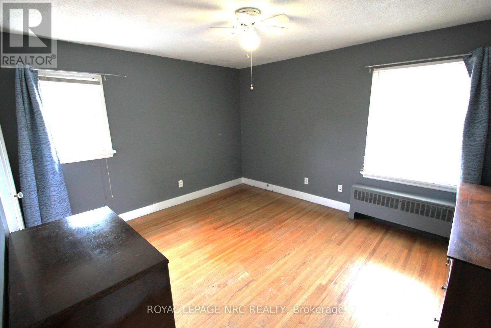 












60 MICHAEL AVENUE

,
St. Catharines (Burleigh Hill),




Ontario
L2T1S3

