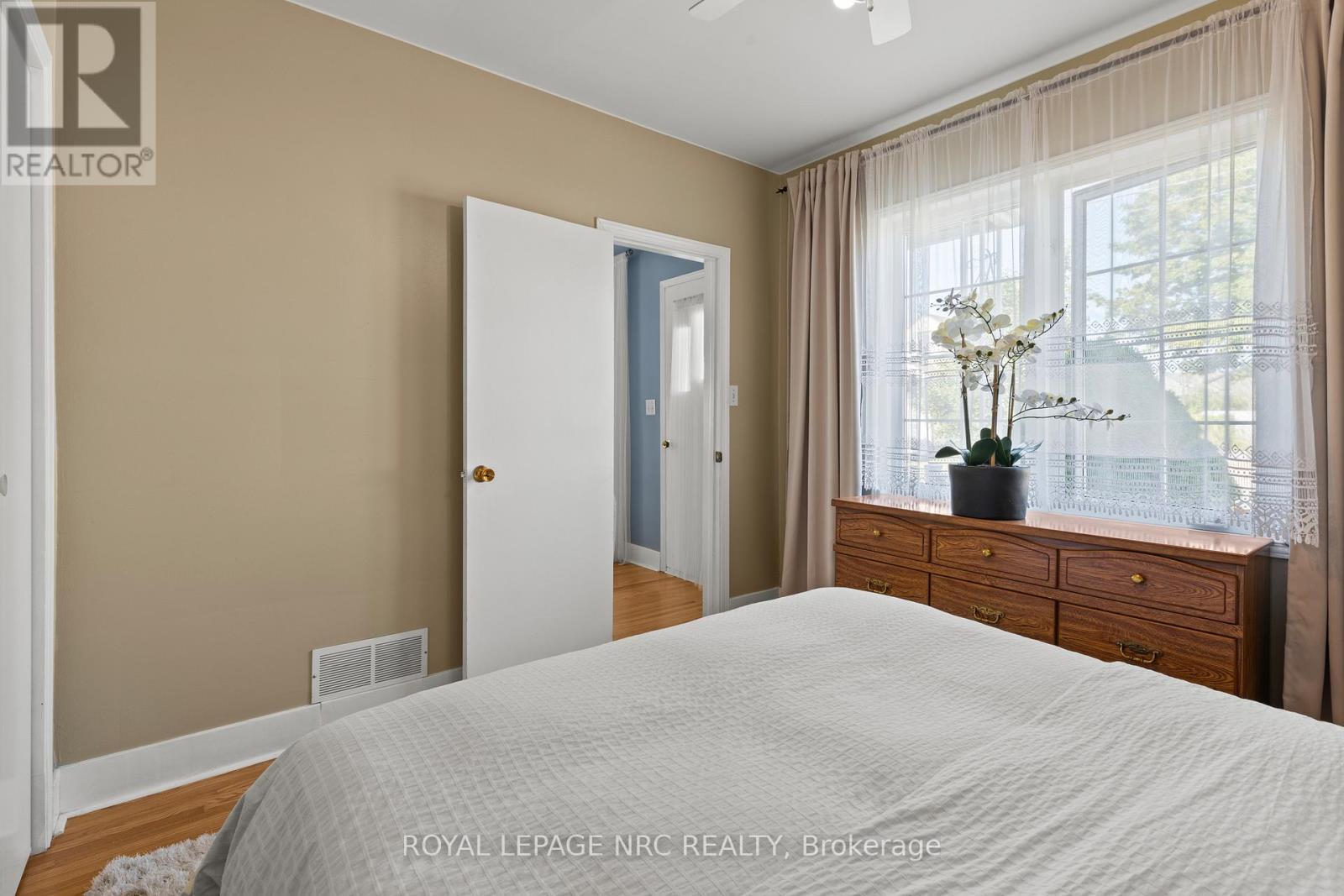 












28 AUGUSTA AVENUE

,
St. Catharines (Facer),




Ontario
L2M5R2

