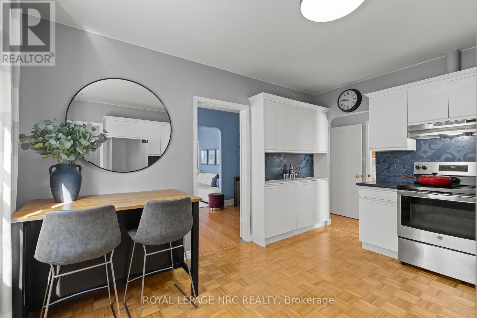












28 AUGUSTA AVENUE

,
St. Catharines (Facer),




Ontario
L2M5R2

