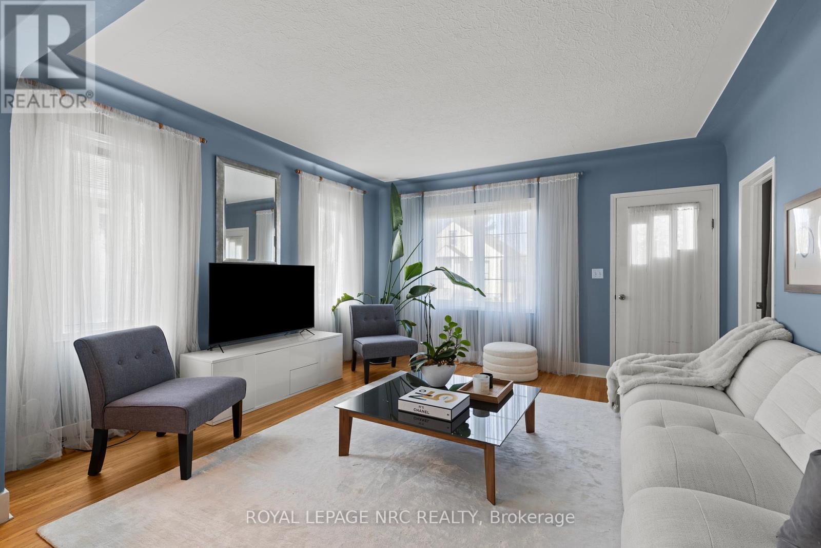 












28 AUGUSTA AVENUE

,
St. Catharines (Facer),




Ontario
L2M5R2

