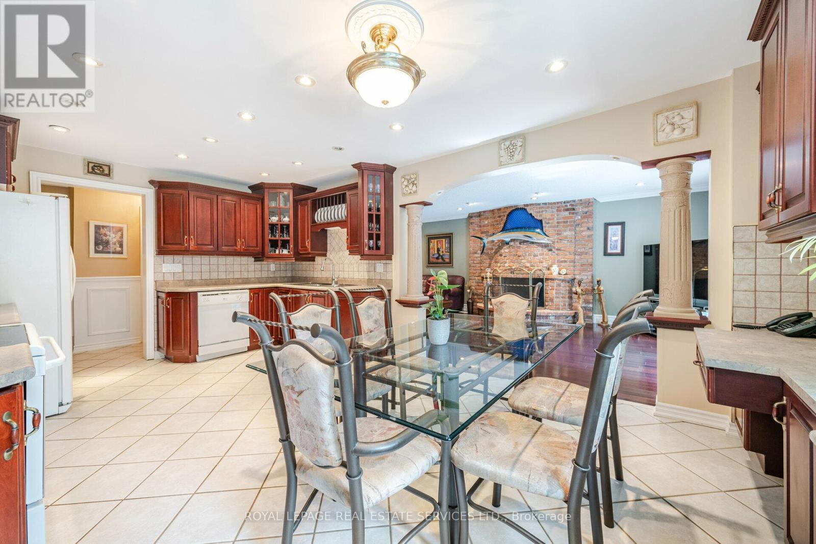 












2130 AUTUMN BREEZE DRIVE N

,
Mississauga,




Ontario
L5B1R4

