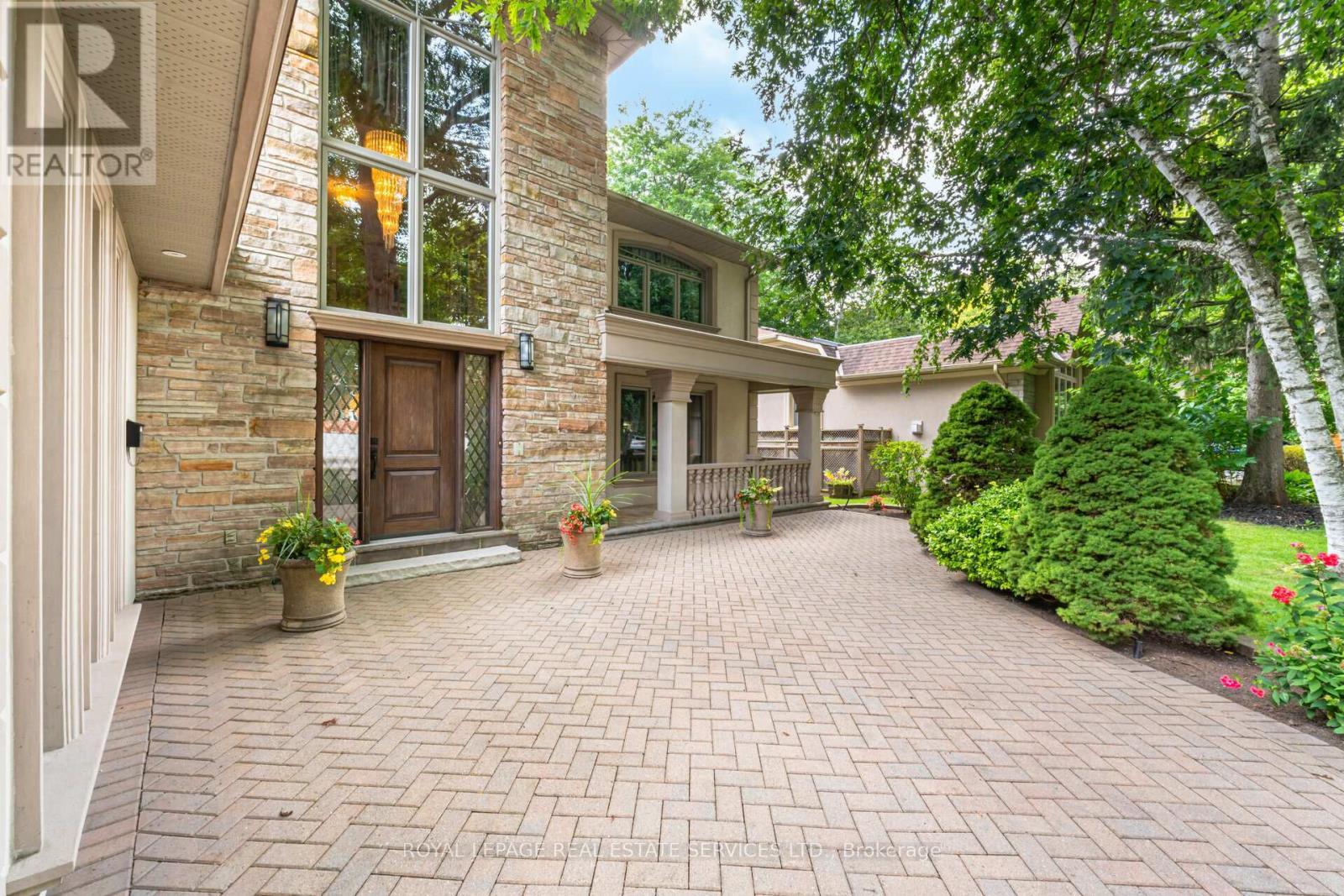 












2130 AUTUMN BREEZE DRIVE N

,
Mississauga,




Ontario
L5B1R4

