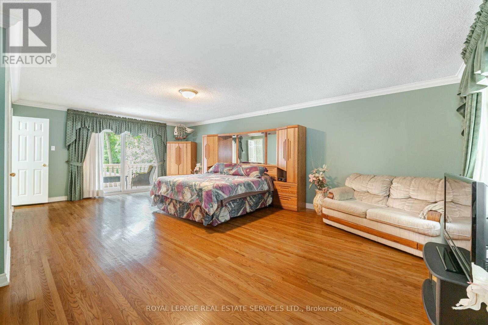 












2130 AUTUMN BREEZE DRIVE N

,
Mississauga,




Ontario
L5B1R4

