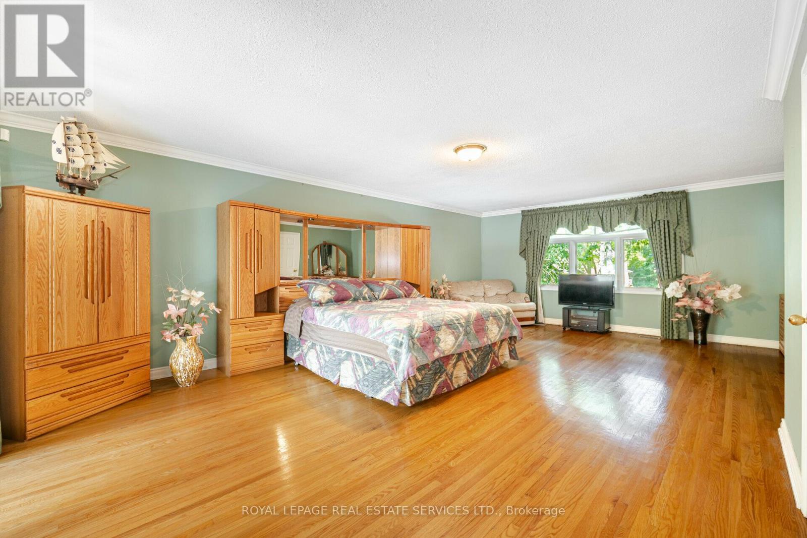 












2130 AUTUMN BREEZE DRIVE N

,
Mississauga,




Ontario
L5B1R4


