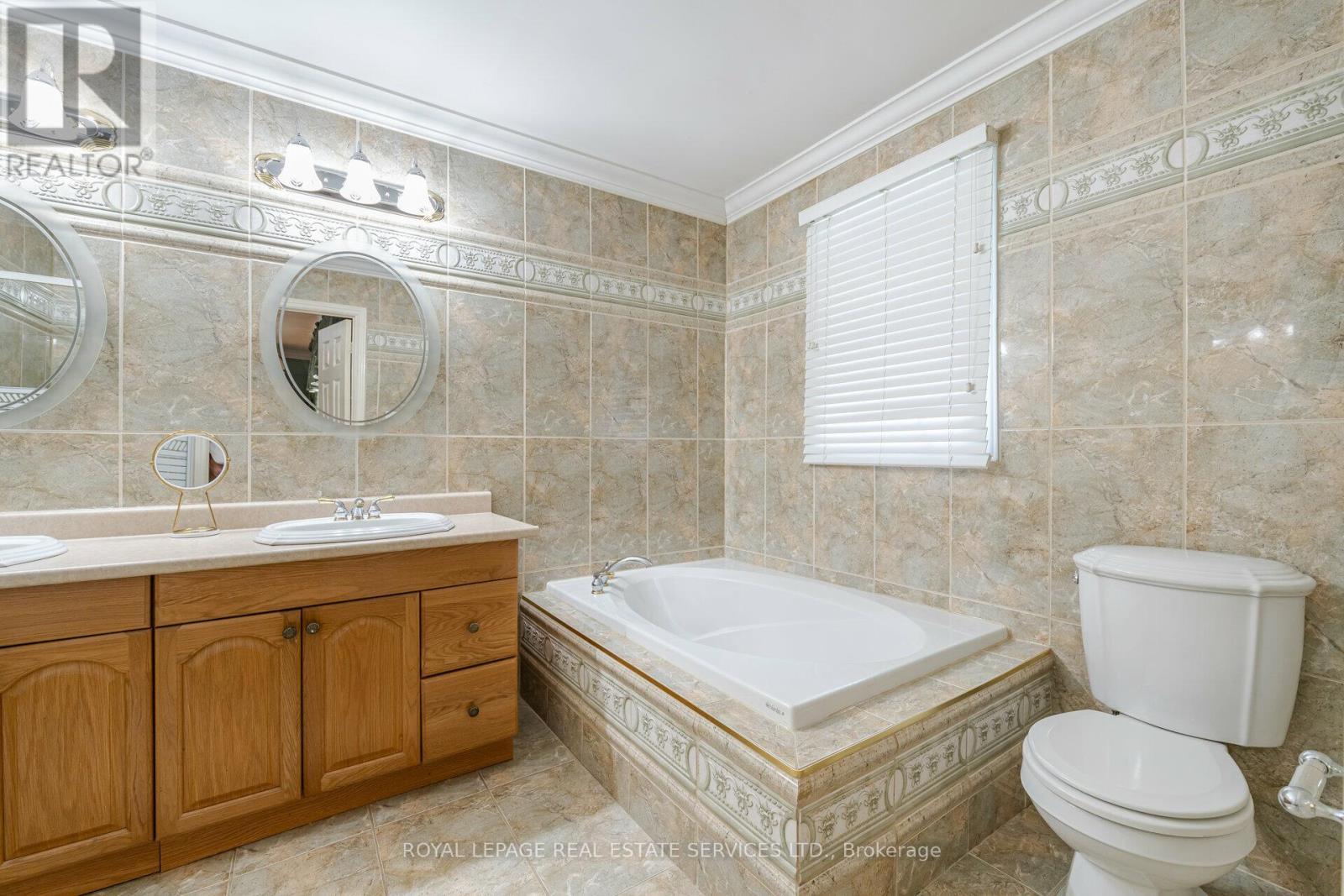 












2130 AUTUMN BREEZE DRIVE N

,
Mississauga,




Ontario
L5B1R4

