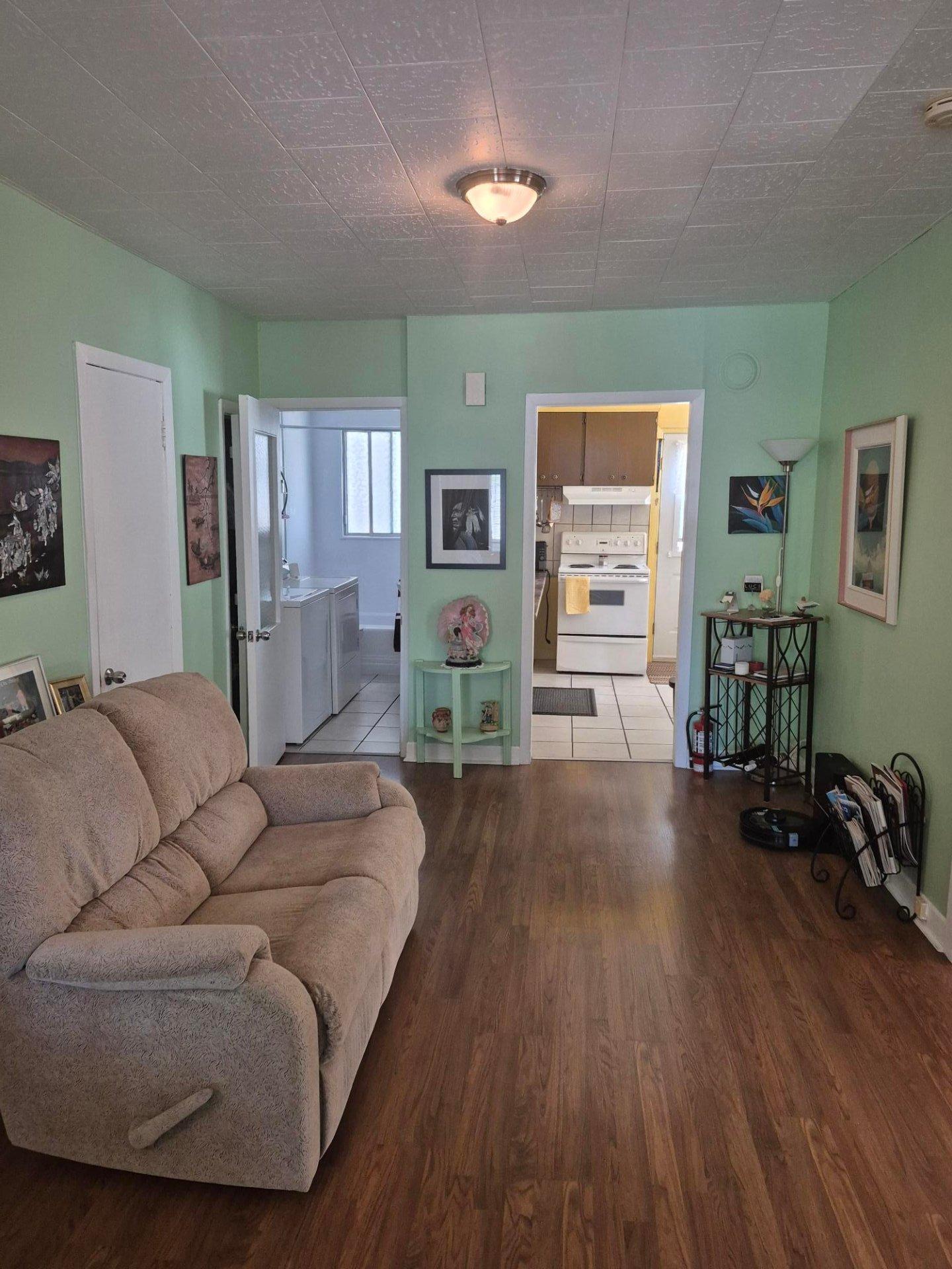 









147

 - 153


Rue St-Joseph

,
L'Assomption,




QC
J5W3B7

