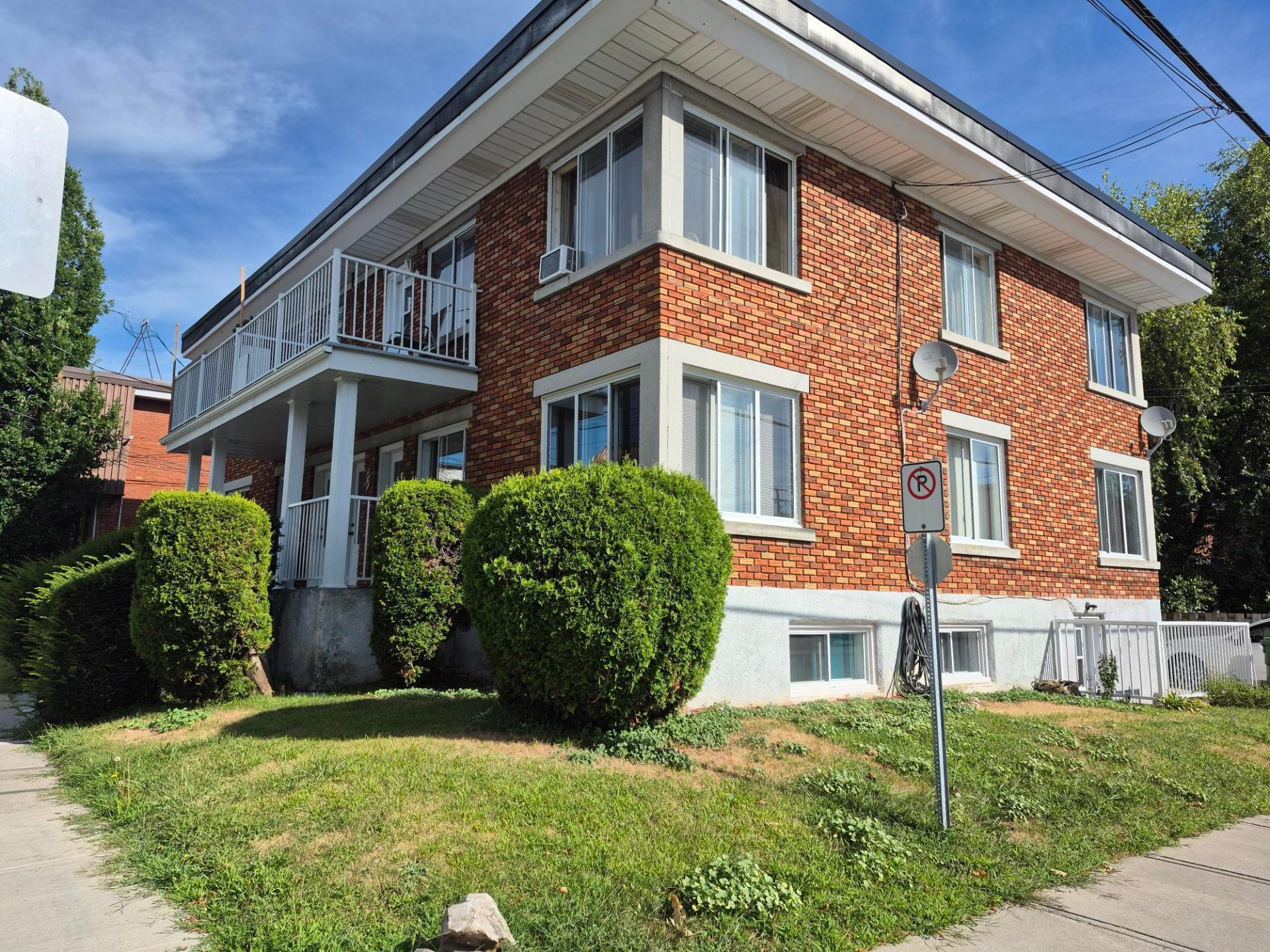 









147

 - 153


Rue St-Joseph

,
L'Assomption,




QC
J5W3B7

