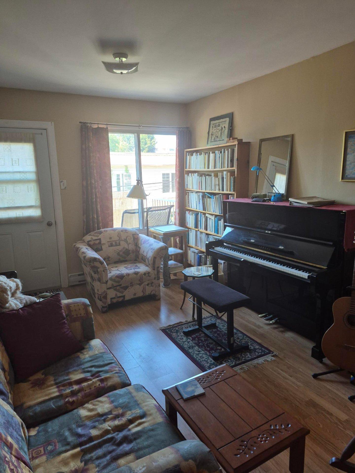 









147

 - 153


Rue St-Joseph

,
L'Assomption,




QC
J5W3B7

