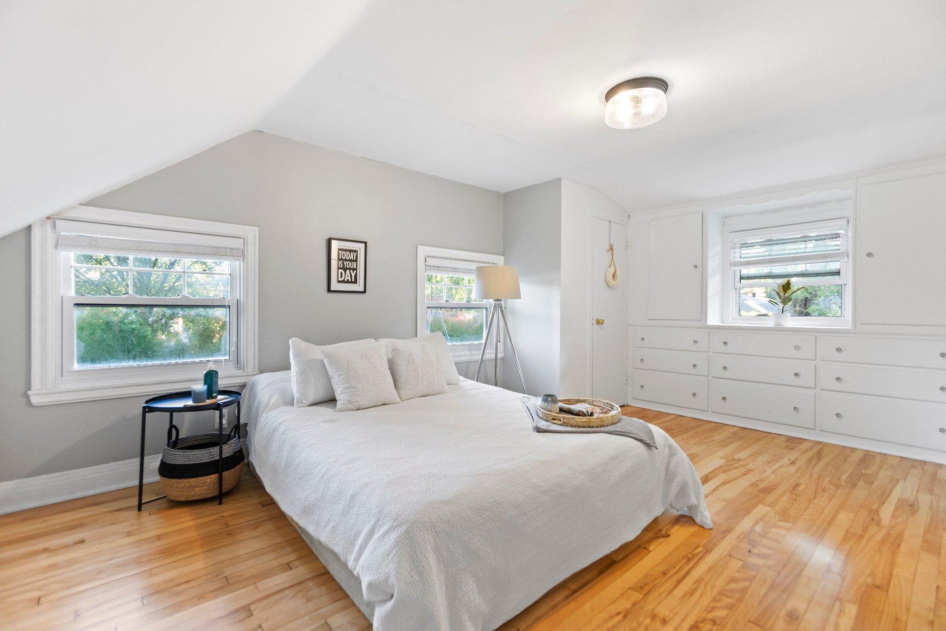 









62


Av. Waverley

,
Pointe-Claire,




QC
H9S4W8

