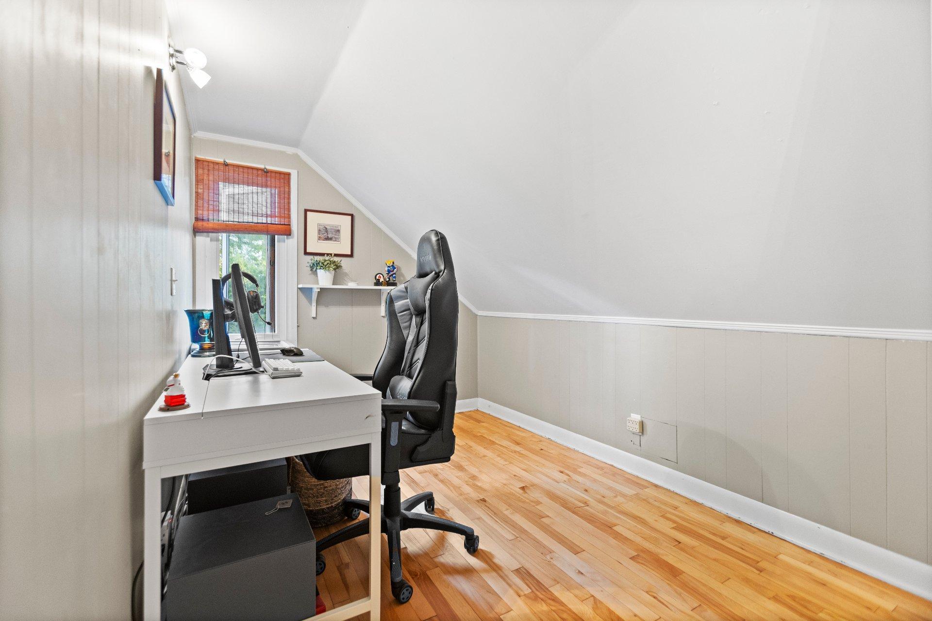 









62


Av. Waverley

,
Pointe-Claire,




QC
H9S4W8

