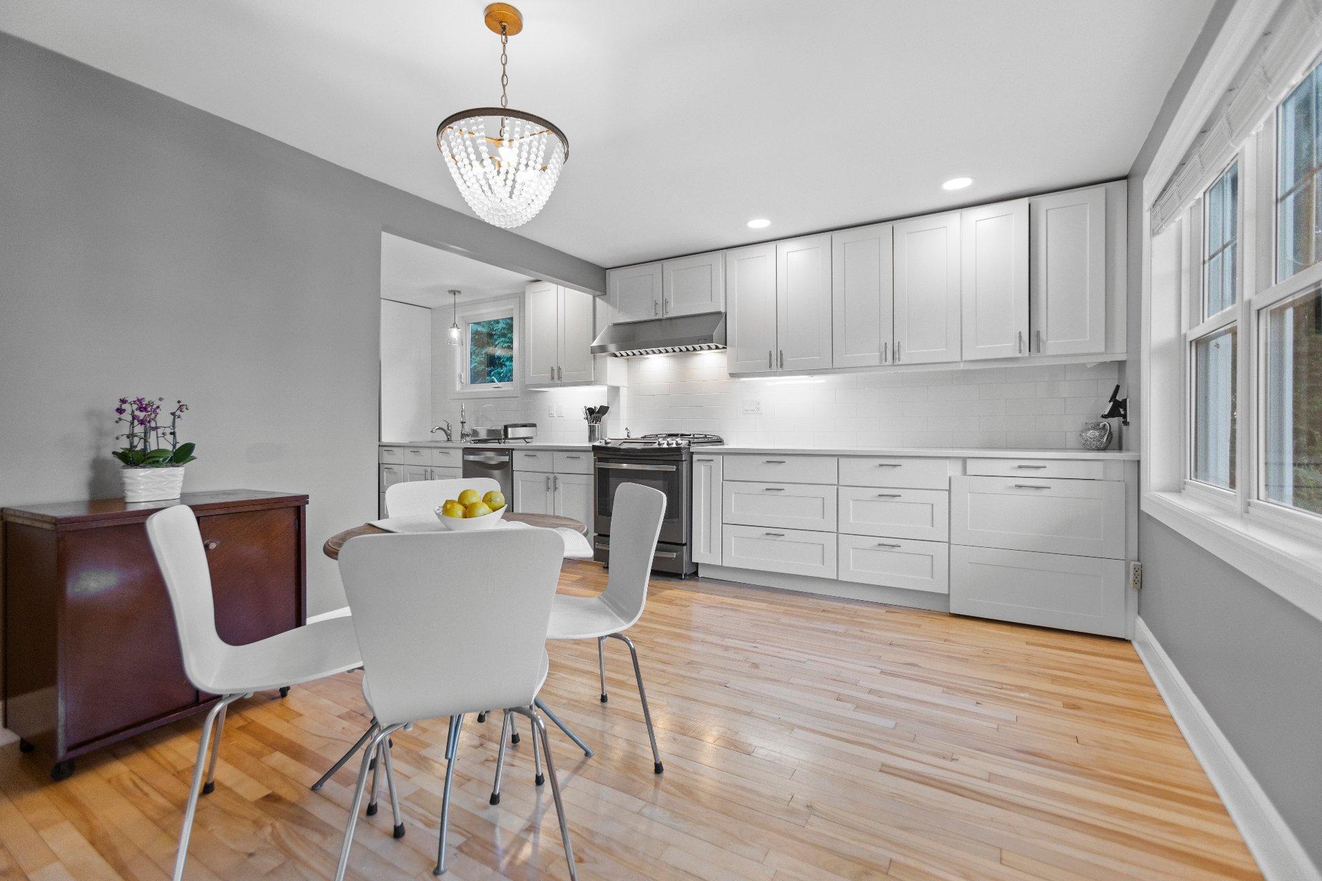 









62


Av. Waverley

,
Pointe-Claire,




QC
H9S4W8


