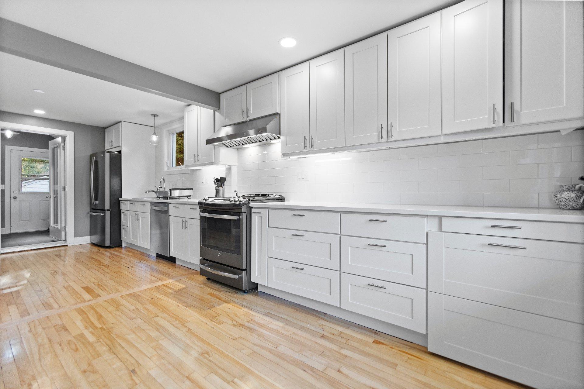 









62


Av. Waverley

,
Pointe-Claire,




QC
H9S4W8

