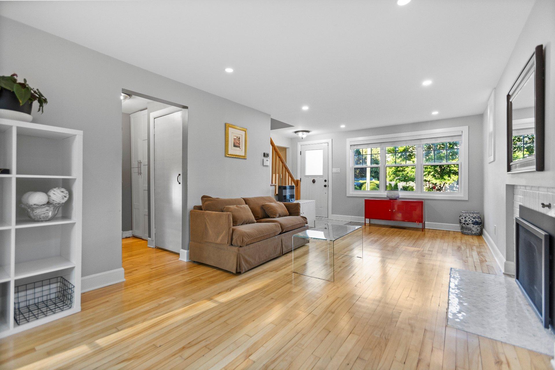 









62


Av. Waverley

,
Pointe-Claire,




QC
H9S4W8

