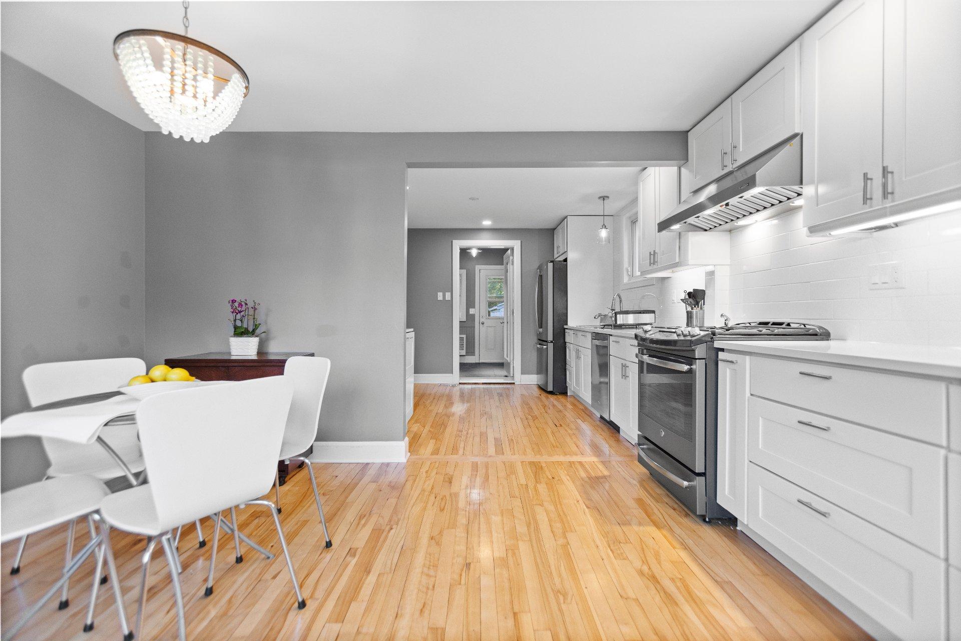 









62


Av. Waverley

,
Pointe-Claire,




QC
H9S4W8


