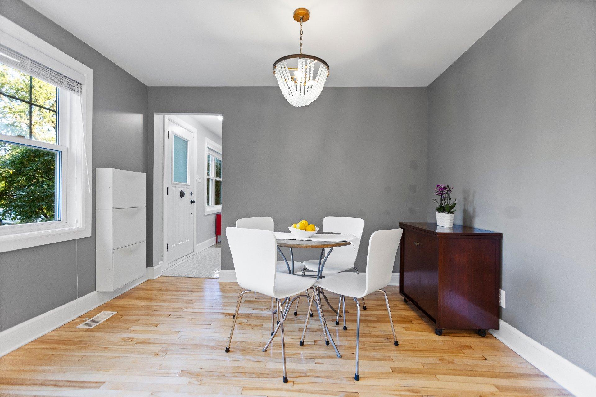 









62


Av. Waverley

,
Pointe-Claire,




QC
H9S4W8

