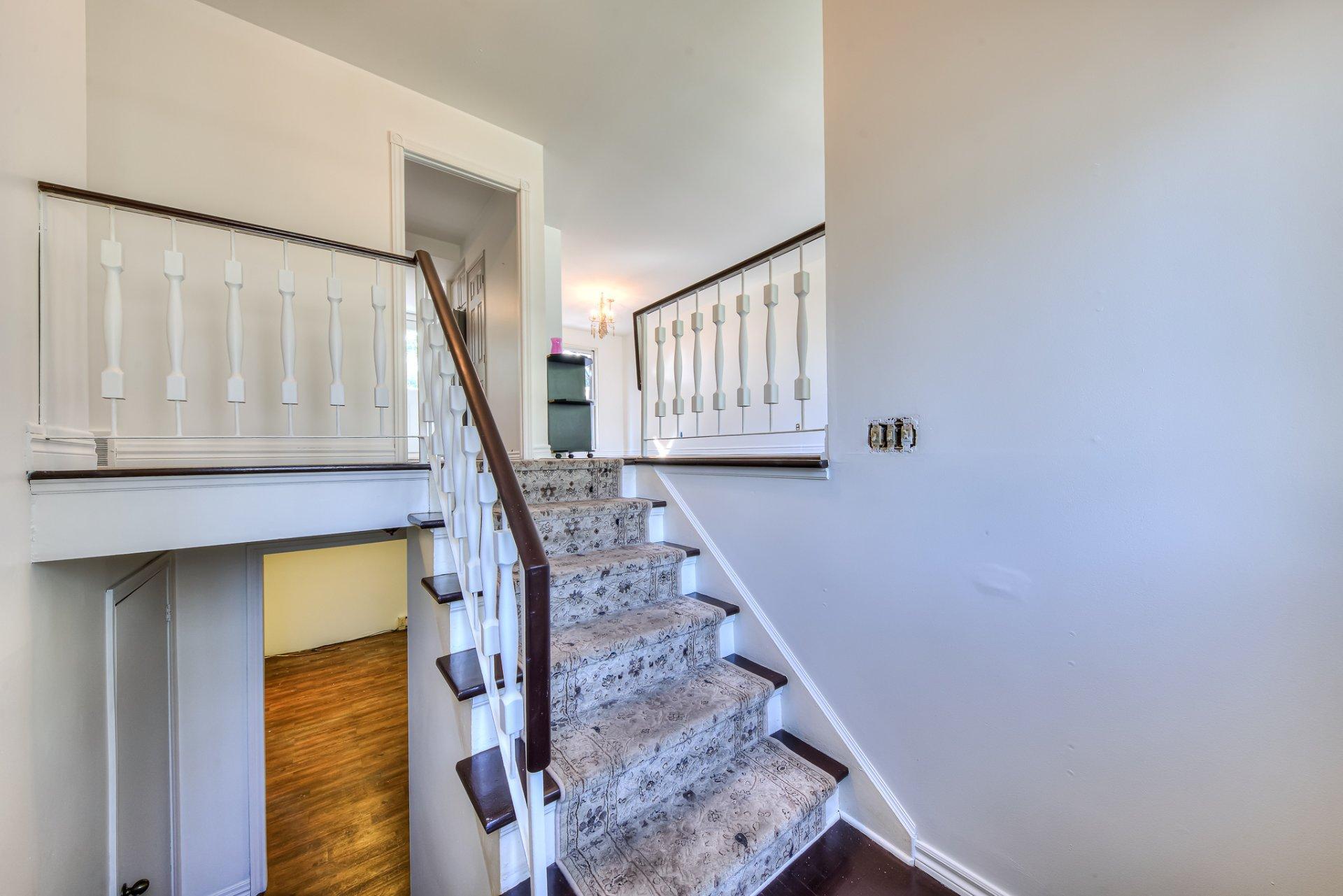 









200


Rue Beacon

,
Kirkland,




QC
H9J2G1

