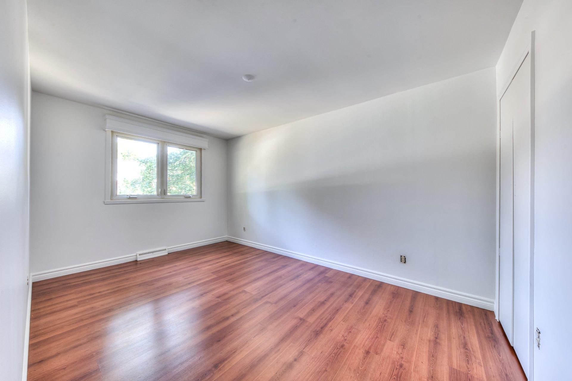 









200


Rue Beacon

,
Kirkland,




QC
H9J2G1

