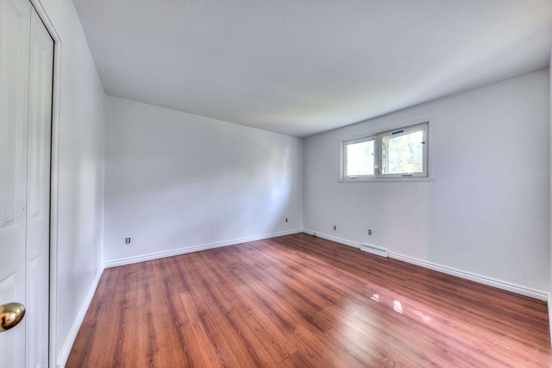 









200


Rue Beacon

,
Kirkland,




QC
H9J2G1

