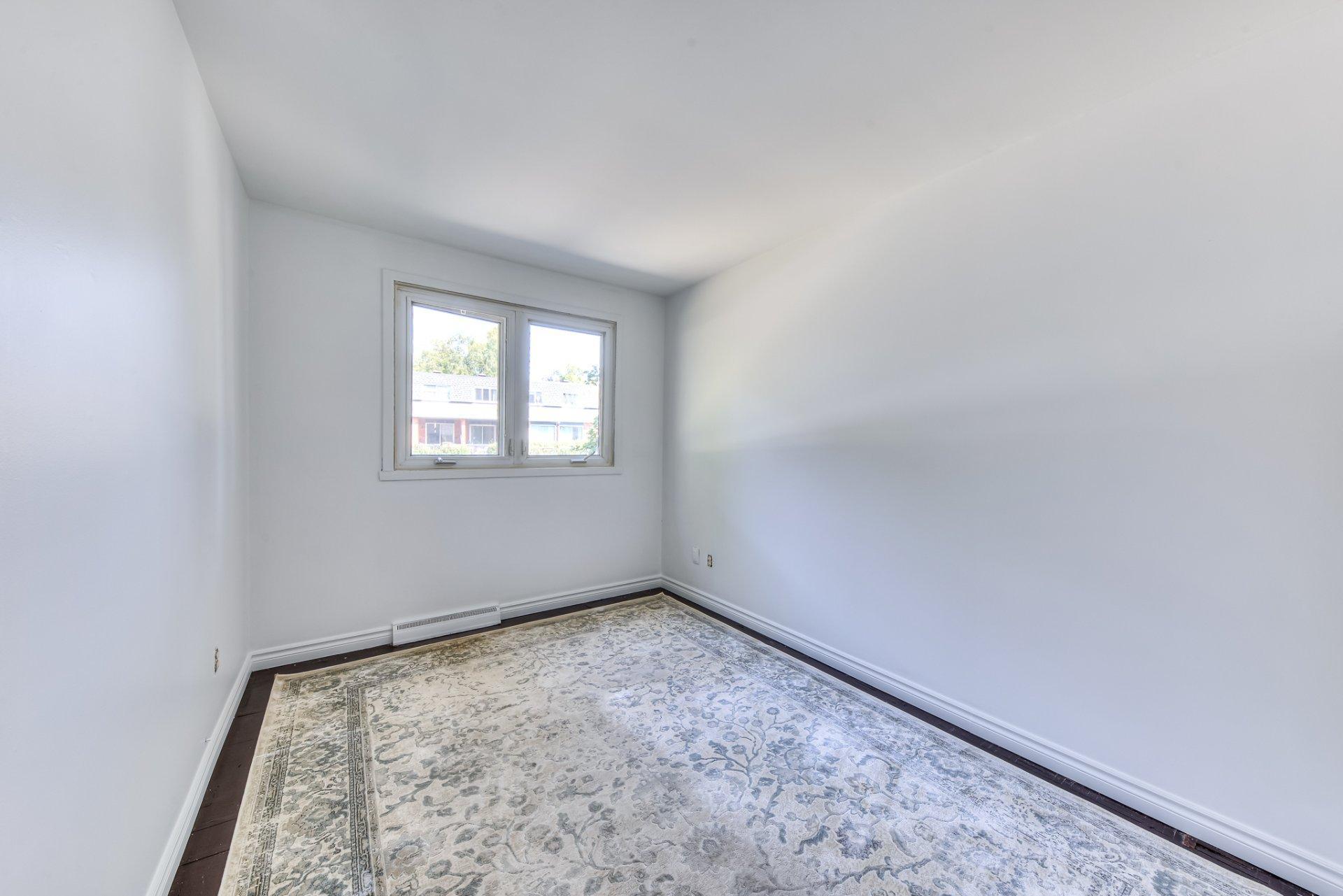 









200


Rue Beacon

,
Kirkland,




QC
H9J2G1

