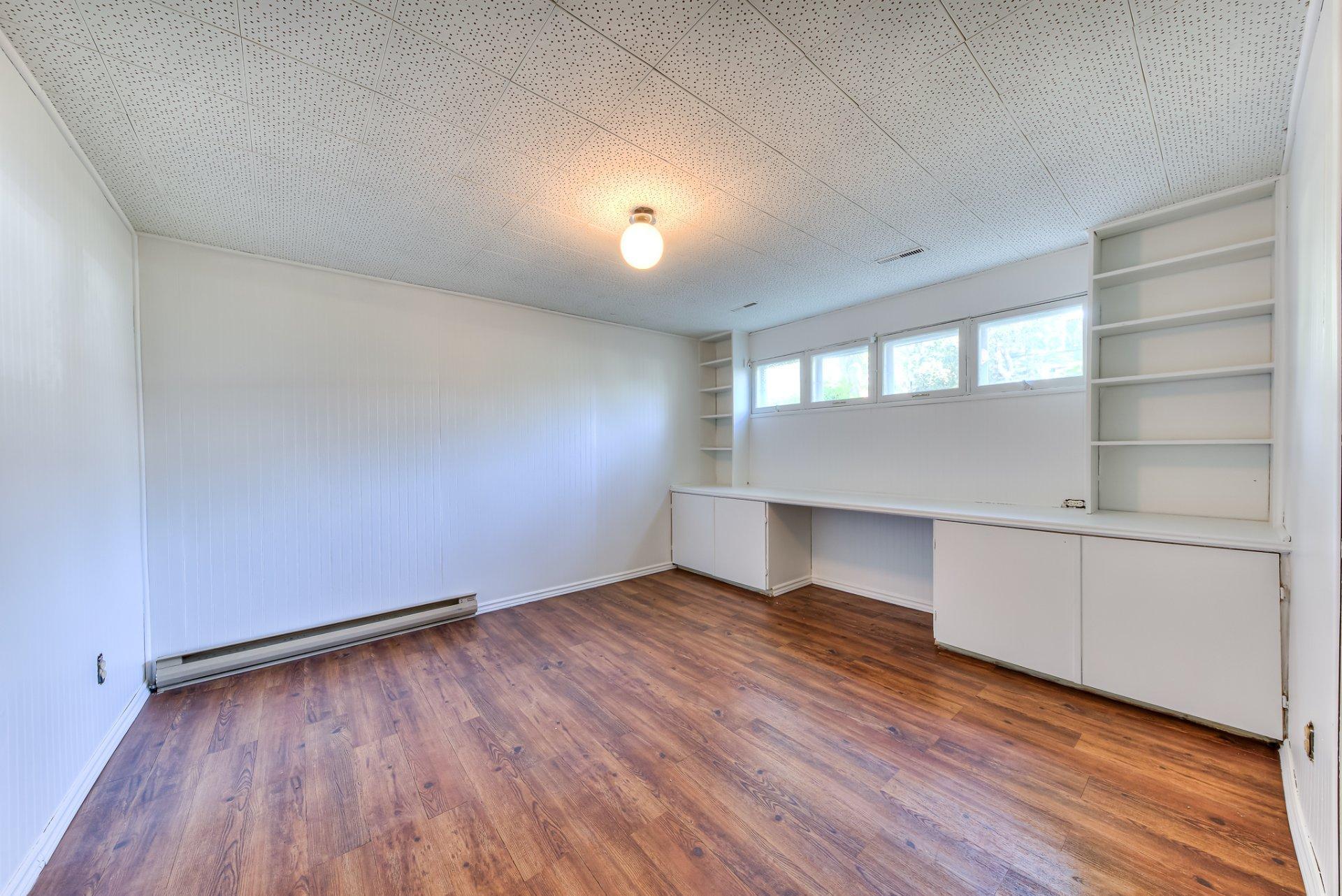 









200


Rue Beacon

,
Kirkland,




QC
H9J2G1

