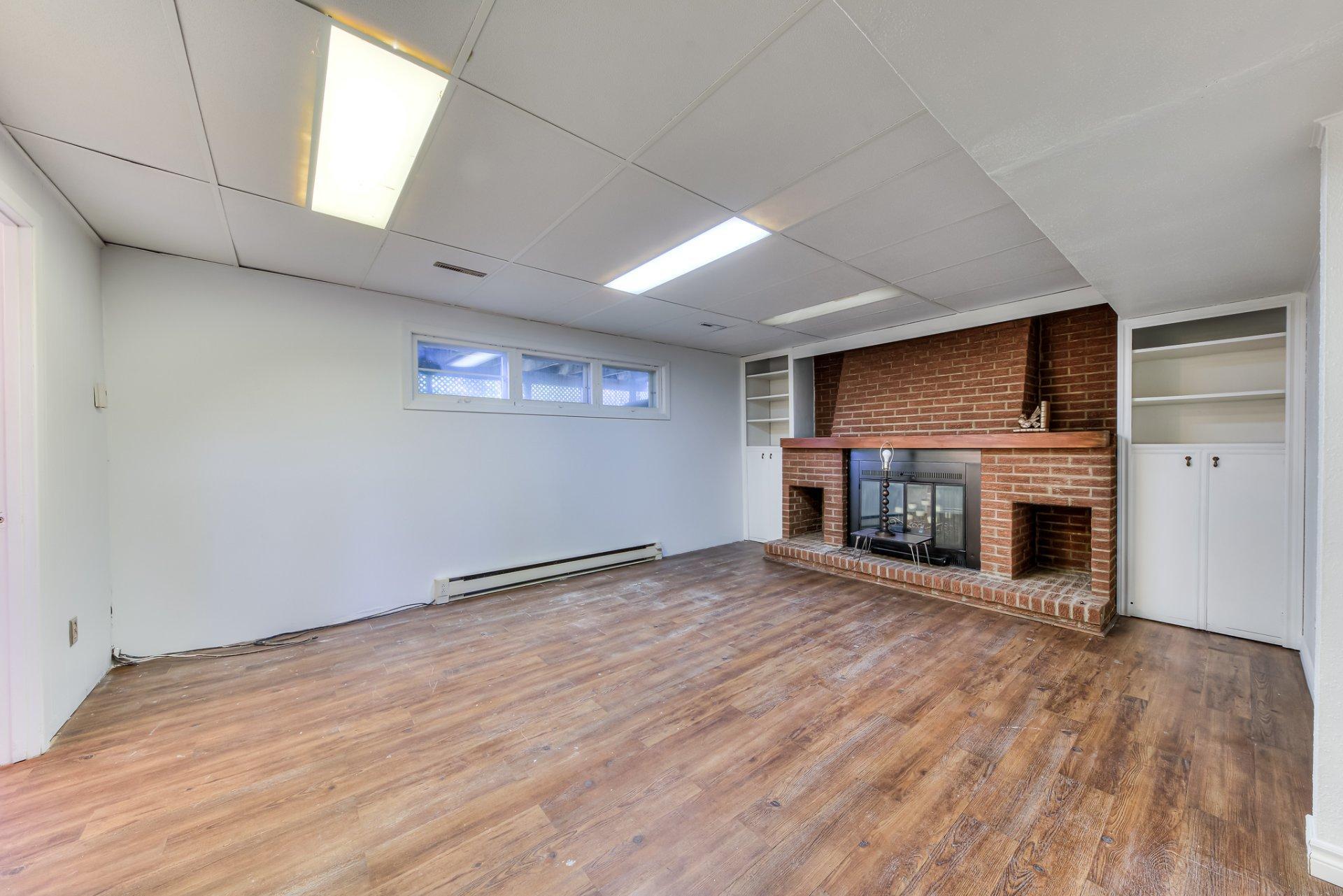 









200


Rue Beacon

,
Kirkland,




QC
H9J2G1

