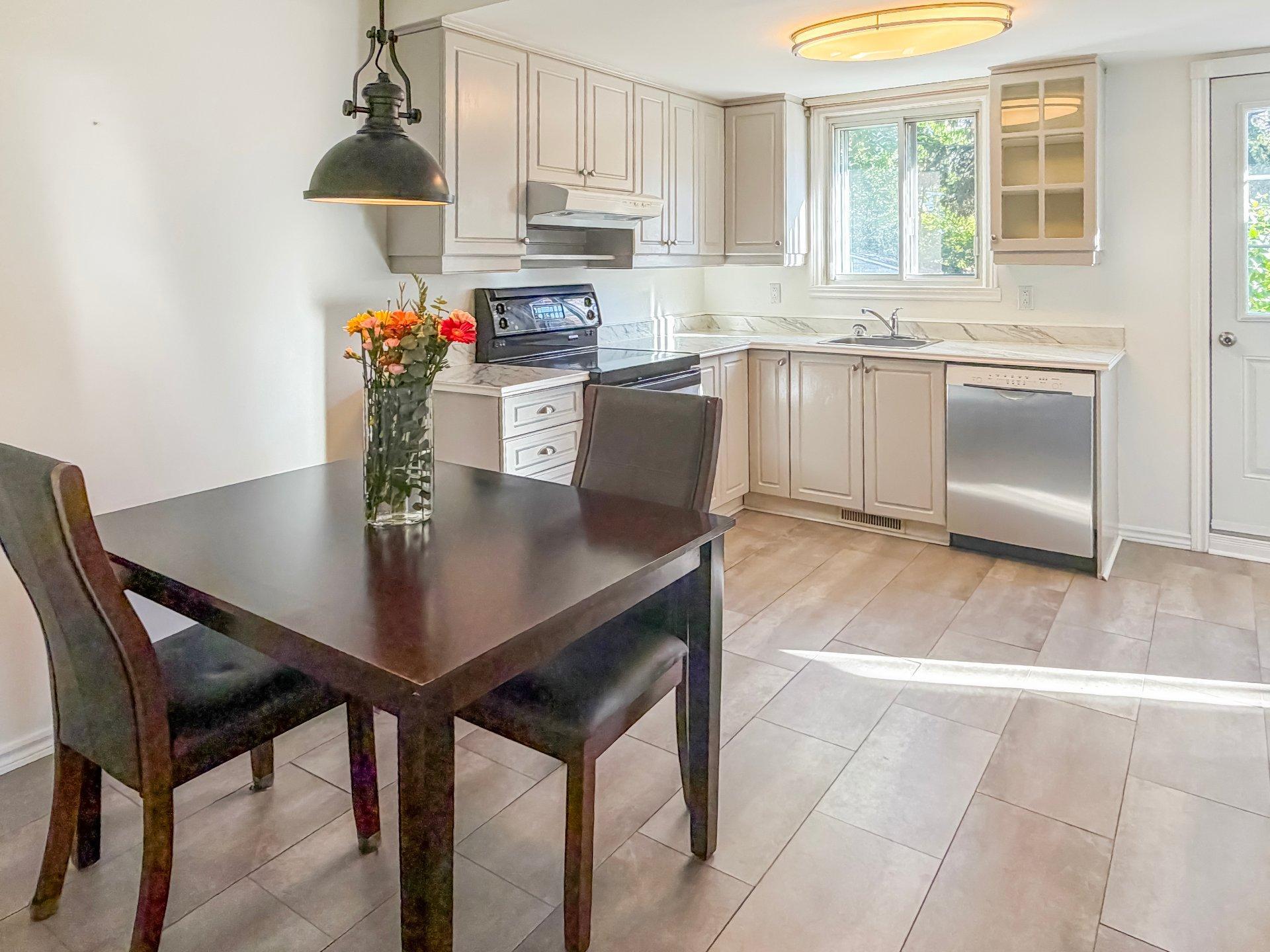 









200


Rue Beacon

,
Kirkland,




QC
H9J2G1

