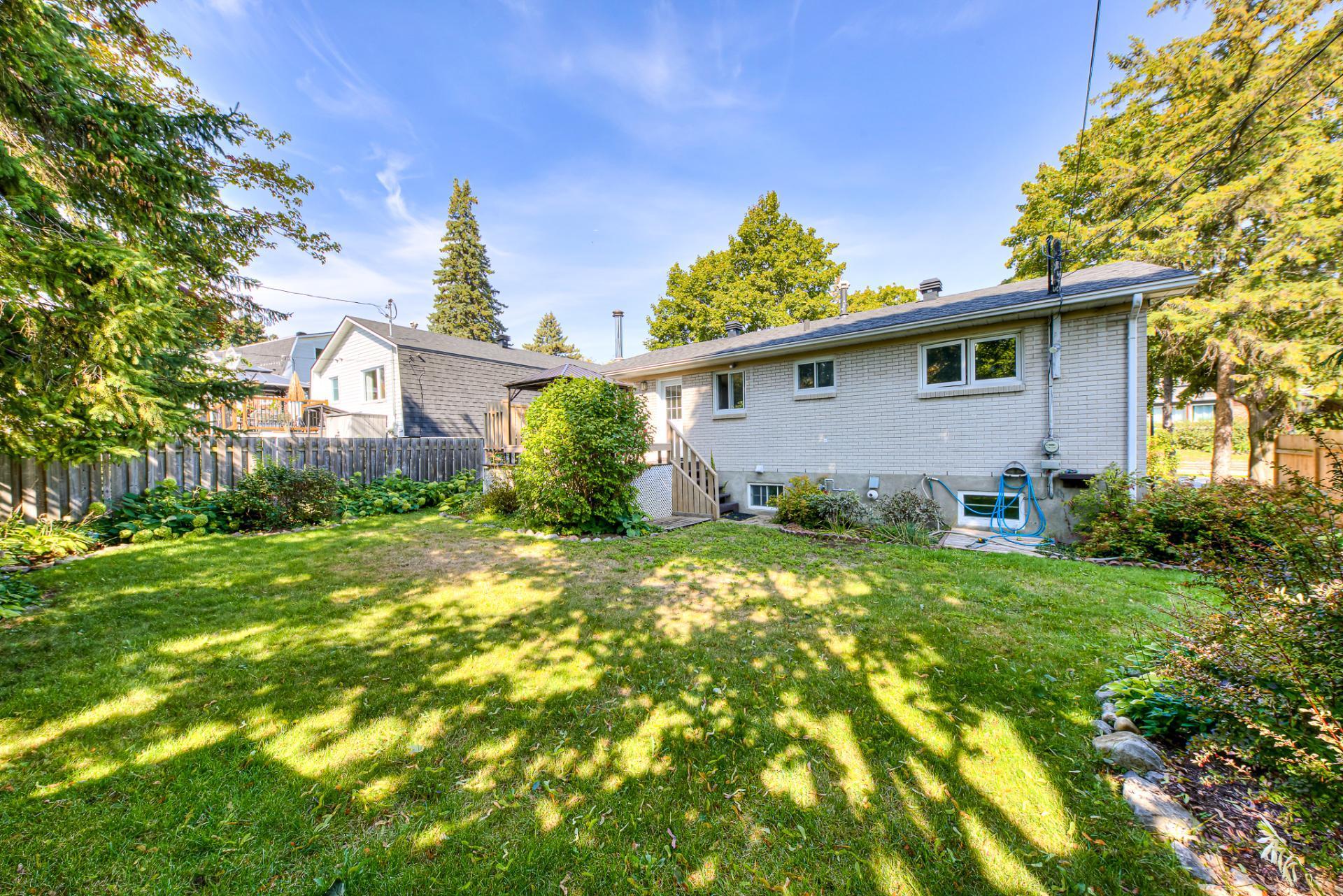 









200


Rue Beacon

,
Kirkland,




QC
H9J2G1

