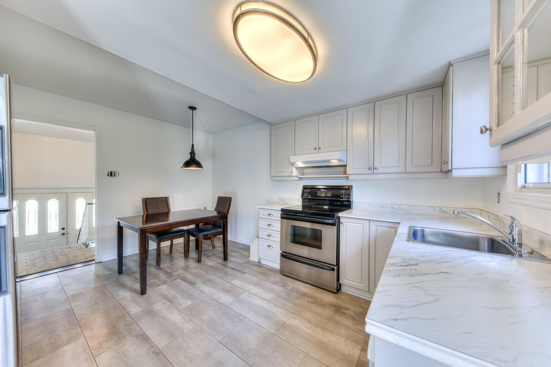 









200


Rue Beacon

,
Kirkland,




QC
H9J2G1

